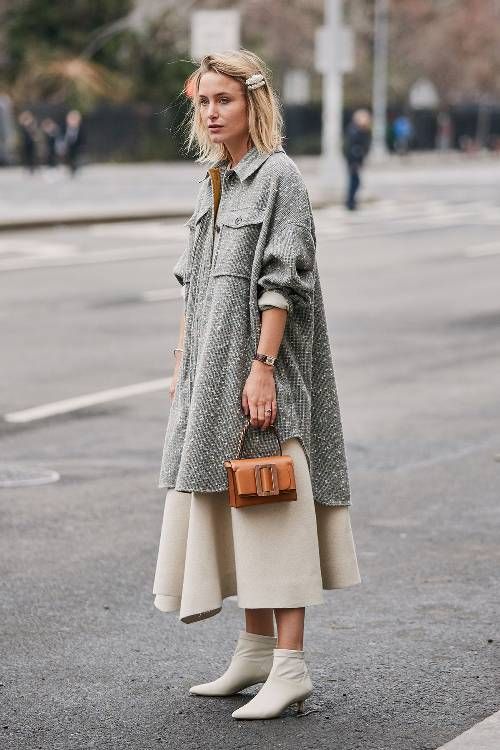 10 outfits con botas que son perfectos para ir al trabajo - Fama