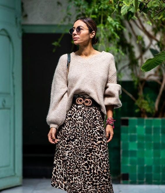 Animal print con cinturón y suéter fajado