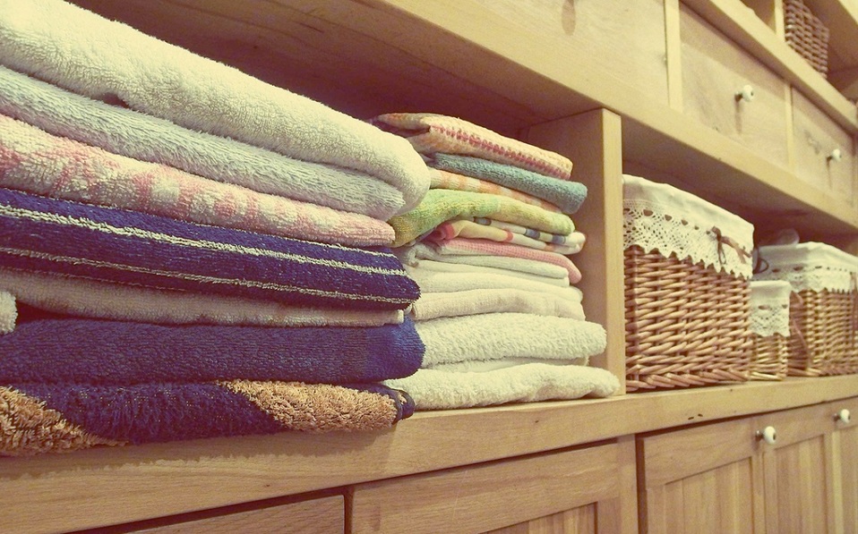 Cómo quitar el olor a humedad del closet - Fama