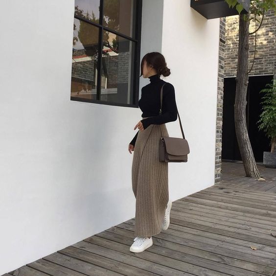 Outfits casuales en tonos neutros ideales para un día casual de otoño - Fama
