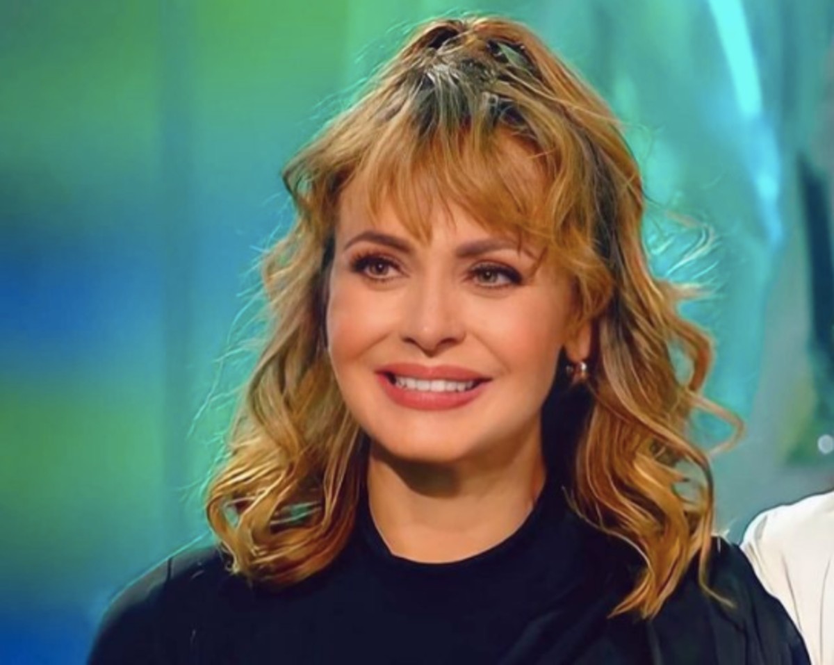 Gaby Spanic luce elegante escote a sus 46 años - Fama