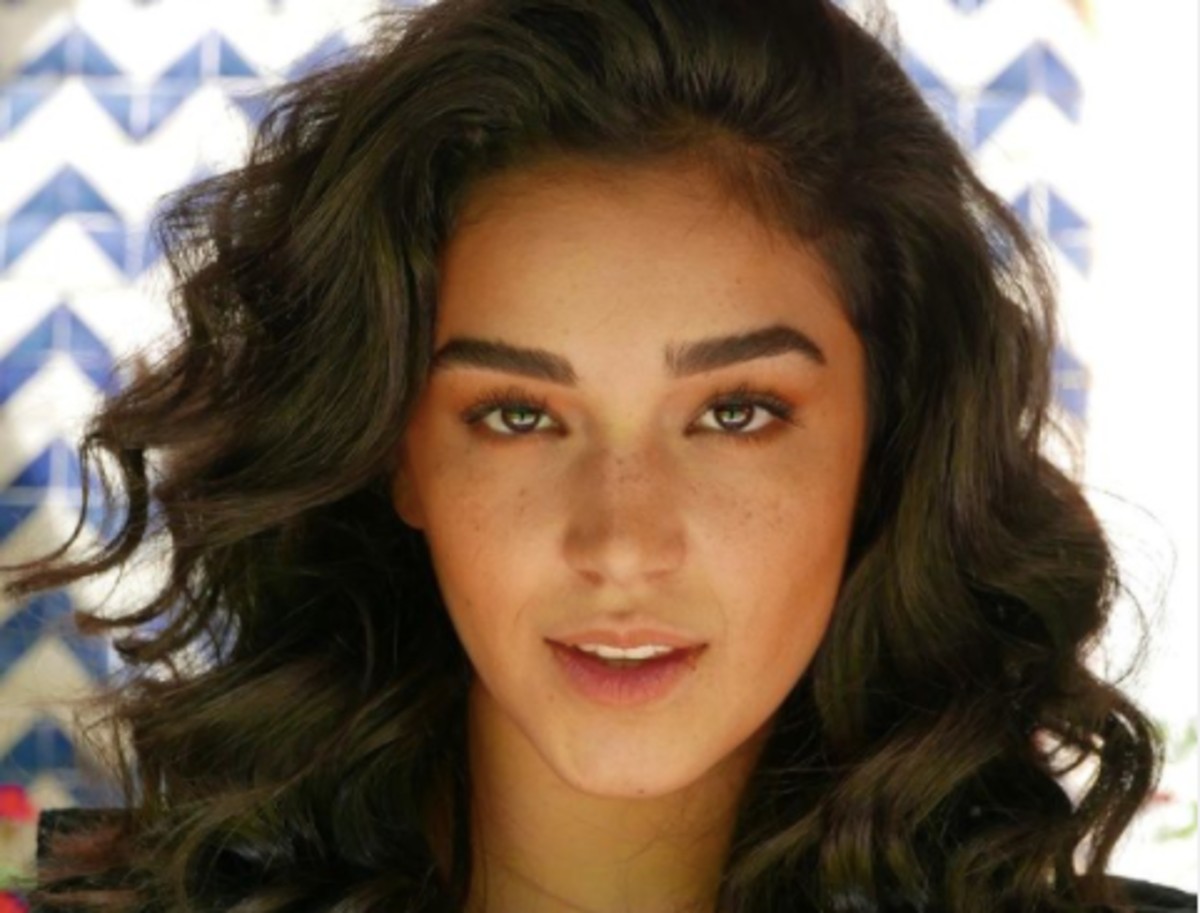 Ale Capetillo posa para portada de revista Fama