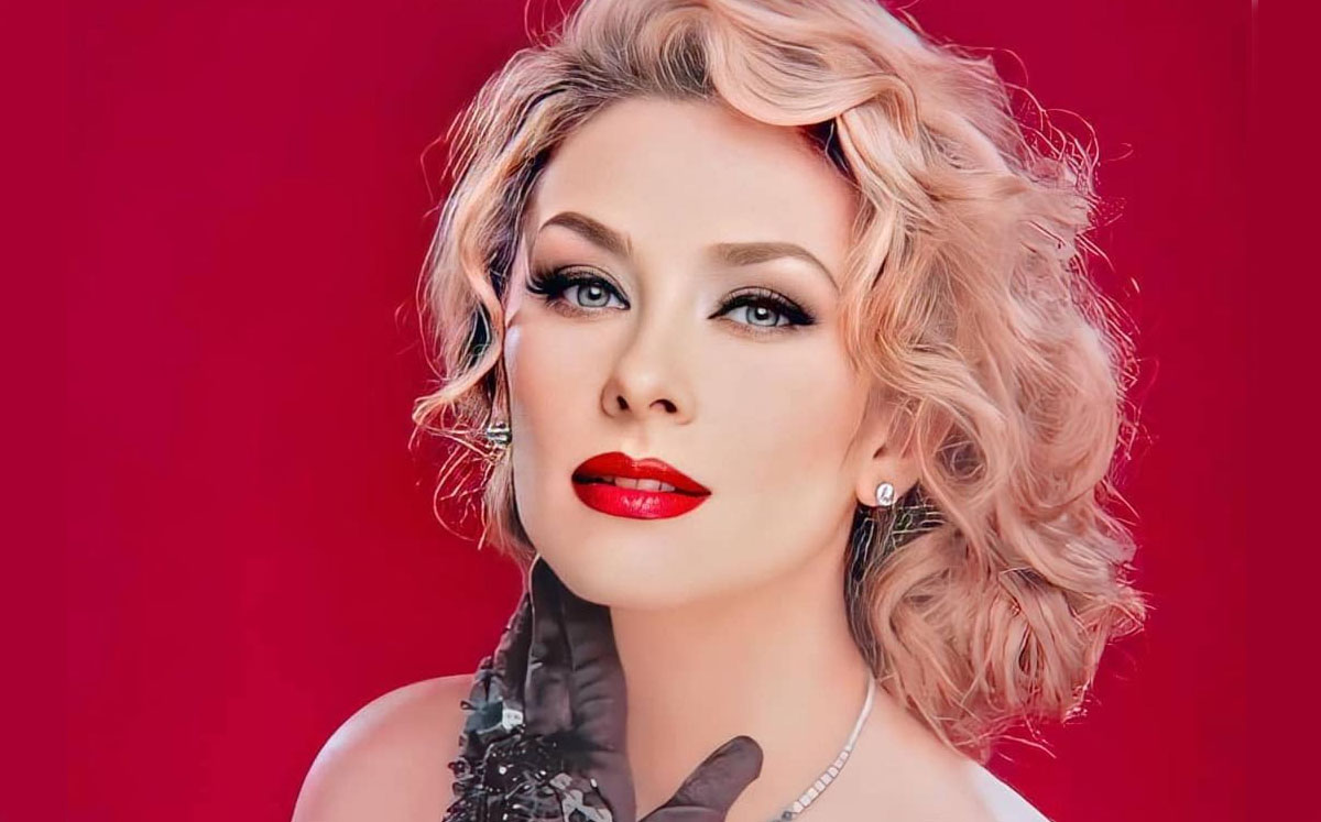 Aracely Arámbula posa sin ropa a sus 45 años en sesión artística FOTO