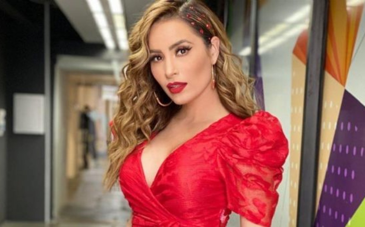 Cynthia Les Marseillais Au Mexique Origine Cynthia Rodríguez es comparada con una sirena por su curvilínea figura