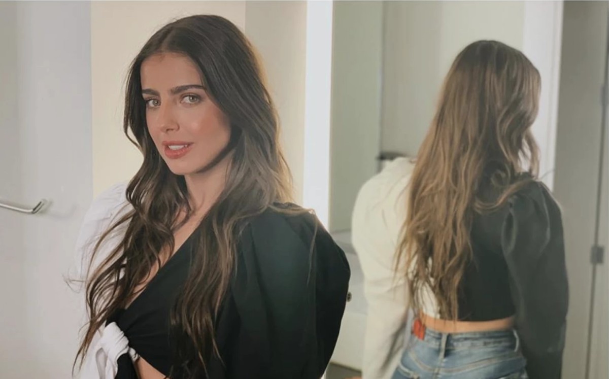 Michelle Renaud deja ver su figura sin ropa en desnudo artísticoFama