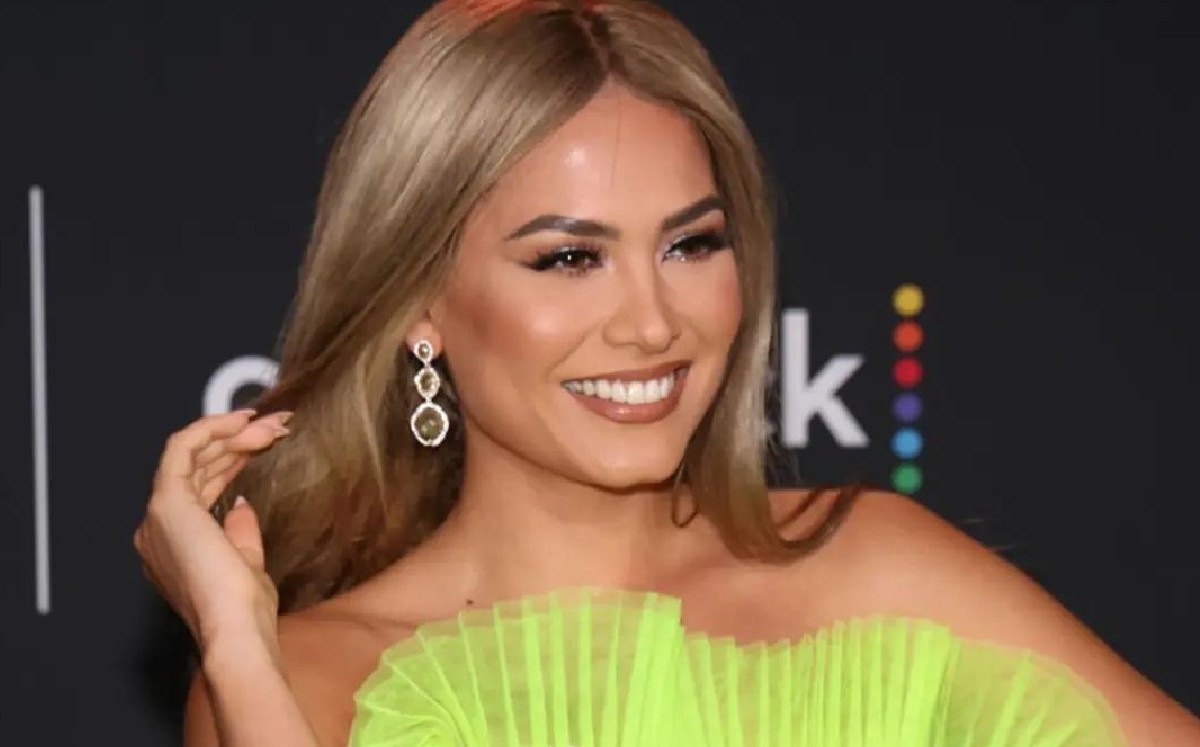 Andrea Meza cambia de look para los Premios Billboard Latino 2022 - Fama