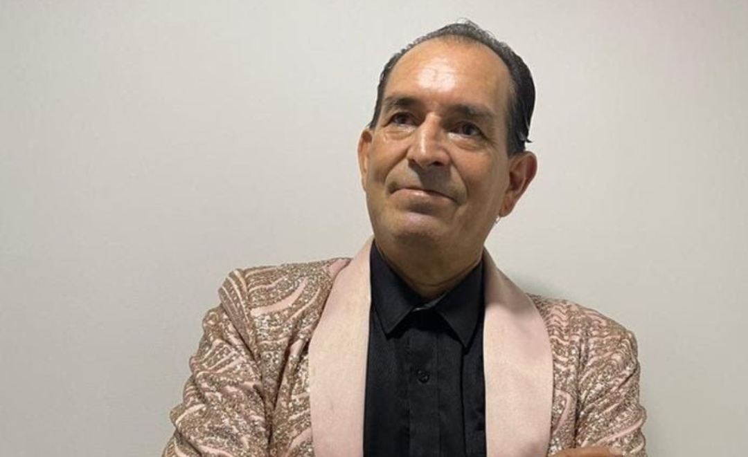 Muere Gabriel Gómez tras sufrir un paro y DESPLOMARSE en el escenario