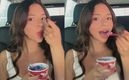 Ángela Aguilar aparece comiendo helado y desata fuertes críticas (TikTok)