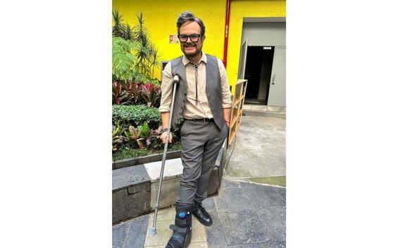 Aleks Syntek sufre accidente en su hogar y filtran preocupante foto