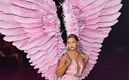 Karol G, TWICE y Madison Beer brillarán en el Victoria’s Secret Fashion Show 2025