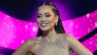 Andrea Meza posa en vestido asimétrico de cuero | Foto