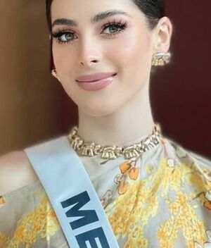 Fátima Bosch posa como reina pese a la polémica con Kathy Labz (Instagram)