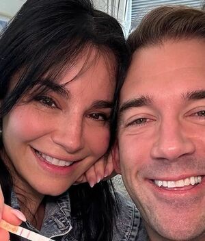 Lewis Howes reacciona al nacimiento de sus hijas con Martha Higareda (Instagram)