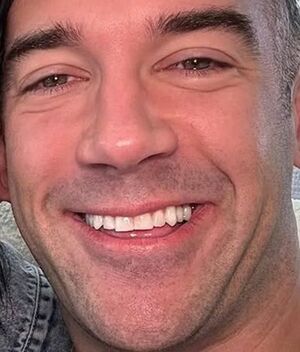 Lewis Howes reacciona al nacimiento de sus hijas con Martha Higareda (Instagram)