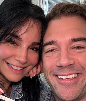Lewis Howes reacciona al nacimiento de sus hijas con Martha Higareda (Instagram)