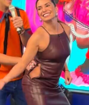 Andrea Escalona se volvió viral tras conducir con el vestido roto (Instagram)