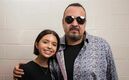 Pepe Aguilar defiende de las burlas a Ángela Aguilar