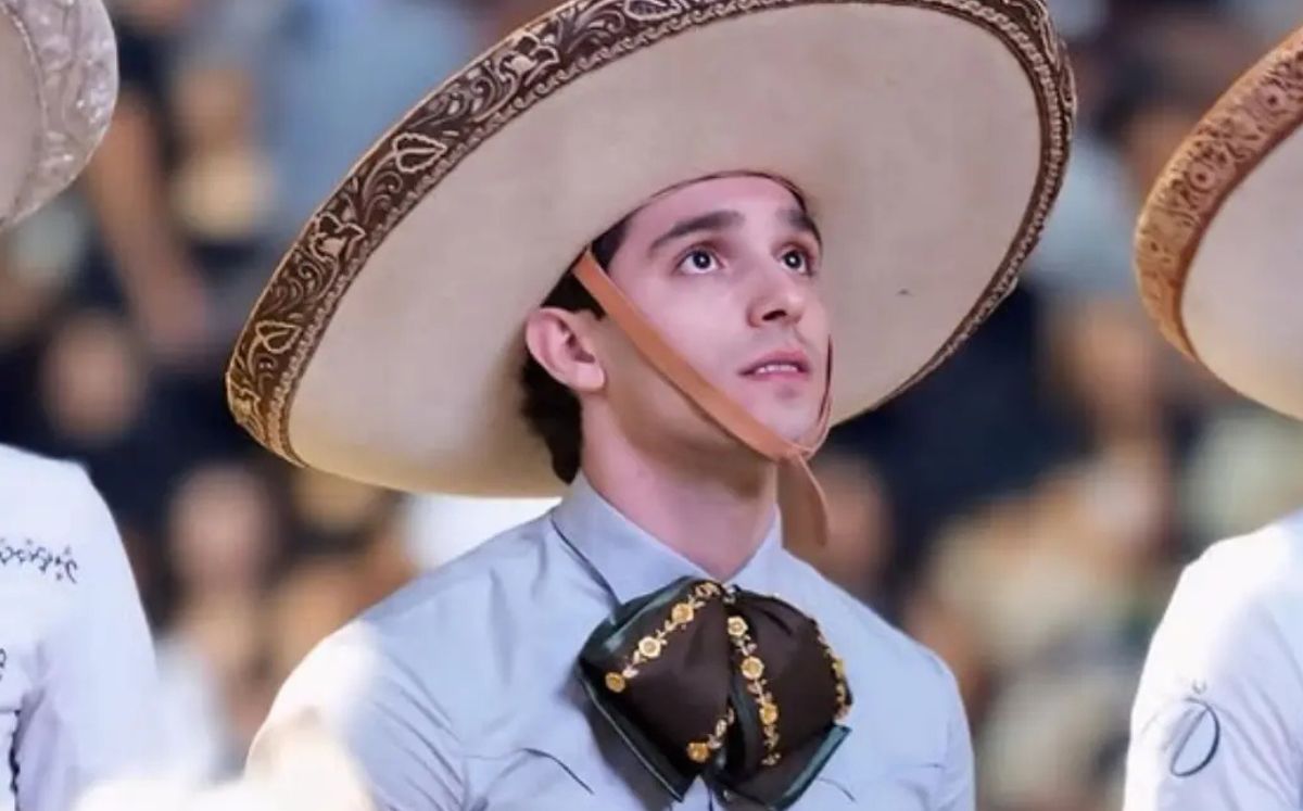 Él es Leo Leal Cantú, participante de La Pijamada Viral (Instagram)