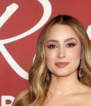 Cynthia Rodríguez conoce a doble de Carlos Rivera y así reaccionó