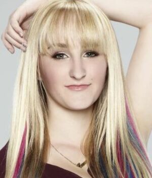 Muere cantante atropellada mientras viajaba en un scooter