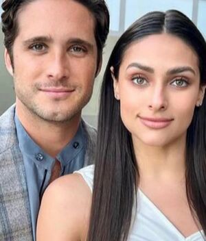 Renata Notni le jala el pelo a Diego Boneta | VIDEO (Instagram)
