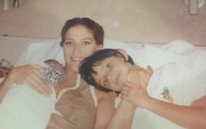 Aislinn Derbez le dedicó una galería de fotos y una carta abierta a su madre (Instagram)