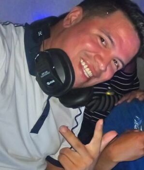 Cantante de cumbia apuñala a su pareja y le deja cinco heridas