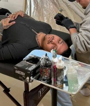 Christian Nodal acude al estudio de tatuajes en este 2026 (Instagram)