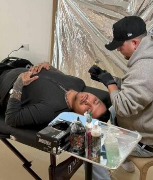 Christian Nodal acude al estudio de tatuajes en este 2026 (Instagram)