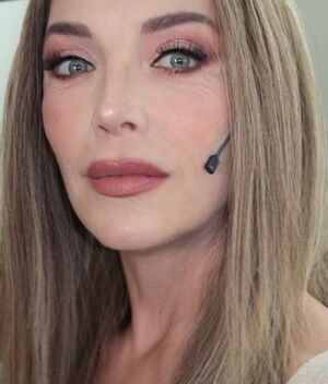 Laura Flores impacta con cambio de look; así se ve ahora (Instagram)