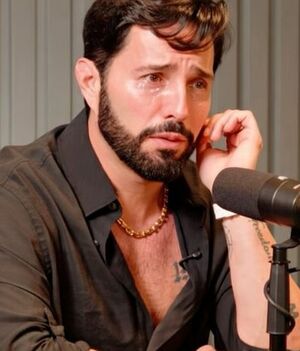 Poncho De Nigris rompe en llanto a unas semanas del 'Ring Royale' (YouTube)