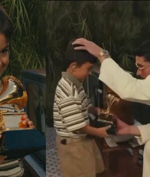 ¿Quién es el niño al que Bad Bunny le entregó su Grammy en SB 2026?