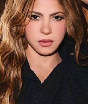 Shakira sufre accidente en concierto y preocupa a sus fans (Instagram)