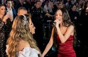 Cuánto cobra Belinda por cantar en unos XV años (IA)