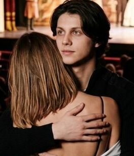 Captan al hijo de Luis Miguel con misteriosa jovencita (Fotos: Gemini / Ventaneando)