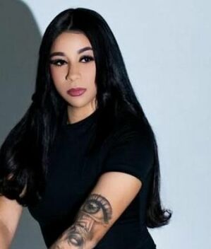 Influencer agrede a su bebé en plena transmisión en vivo