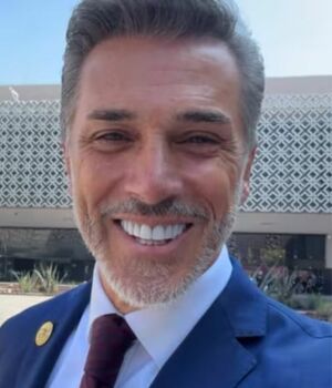 Sergio Mayer afirma que “vive al día” y se lanza contra críticas