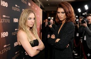 Sydney Sweeney y Zendaya estarían enojadas y distanciadas (Foto: Gemini IA)