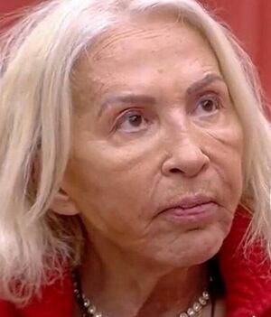 Laura Bozzo besa a la fuerza a famoso 36 años menor que ella
