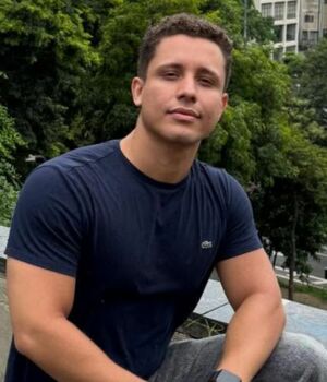 Muere influencer tras discutir con su ex y ser atacado por su abuelo