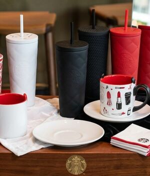 Starbucks lanzará colección de El Diablo Viste a la Moda 2 (IA)