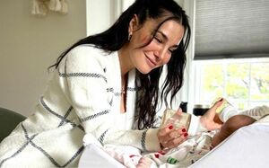 Martha Higareda revela por qué oculta el rostro de sus gemelas (Instagram)