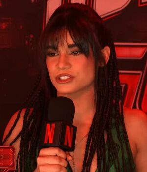 Alana Flores impacta con su look en Supernova Génesis 2026 (Youtube)