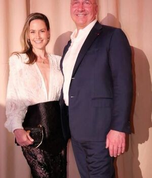 Altair Jarabo y su esposo Fréderic García posan juntos en evento de Bvlgari (Foto: Instagram)