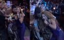 Shakira fue jaloneada por un fan en pleno concierto en el Zócalo