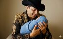 Julión Álvarez es papá de un hermoso niño llamado César (Foto: Gemini IA)