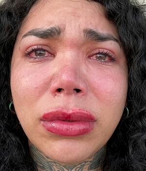 El video del accidente automovilístico de Paolita Suárez que ha generado preocupación (Foto: Gemini IA)