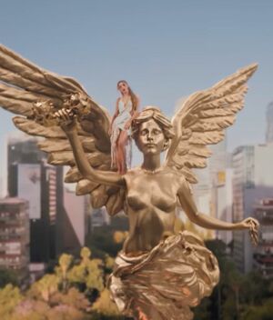 Shakira 'se sube' al Ángel de la Independencia en video de Dai Dai (Foto: YouTube)