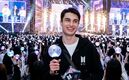 Netflix invita a creador a concierto de BTS y ARMY lo crítica (IA)