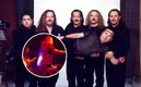 Vocalista de Los Acosta es golpeado por un fan en pleno concierto